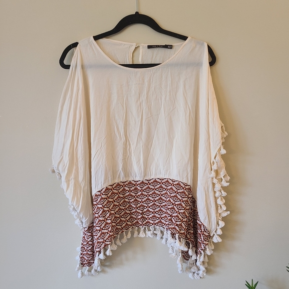 Modcloth Tops - Modcloth boho flowly open shoulder poncho top